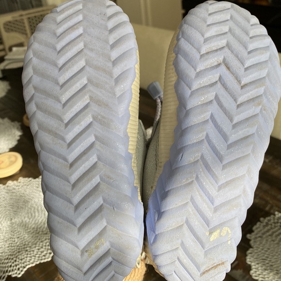 🦋 Like New! Girls Disney Sorel Snow Boots  Sz 1